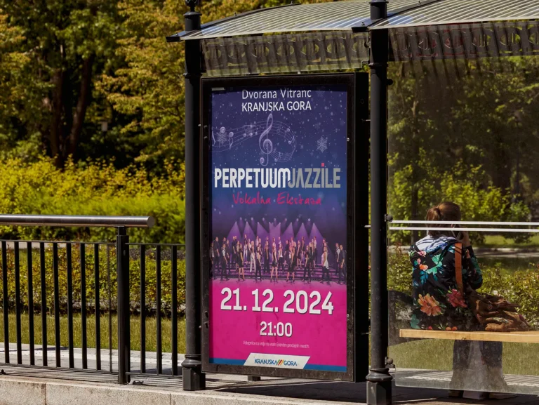 Velikoformatni XXL plakat za zunanje oglaševanje