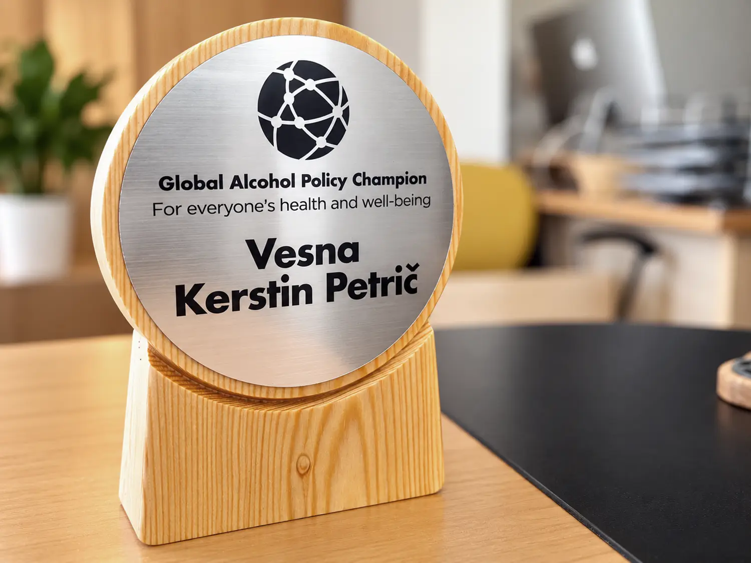 Lesena plaketa GAPC